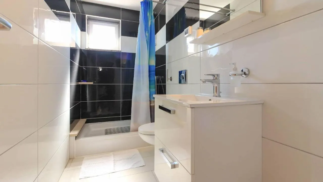 Large Villa Ska With Amazing Private Pool Near The Beach And Town By Wiibuk 普拉 克罗地亚