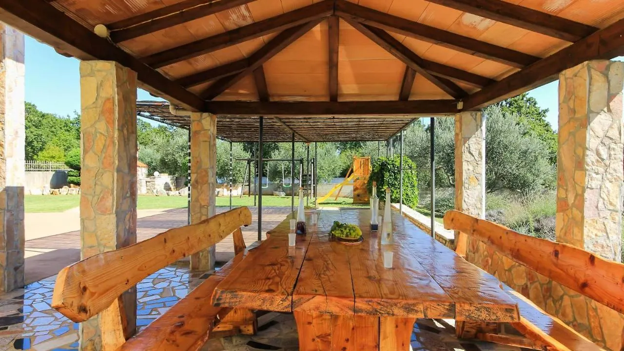 Large Villa Ska With Amazing Private Pool Near The Beach And Town By Wiibuk 普拉