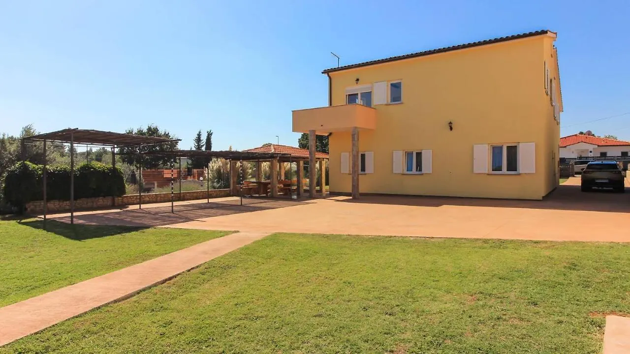 Large Villa Ska With Amazing Private Pool Near The Beach And Town By Wiibuk 普拉
