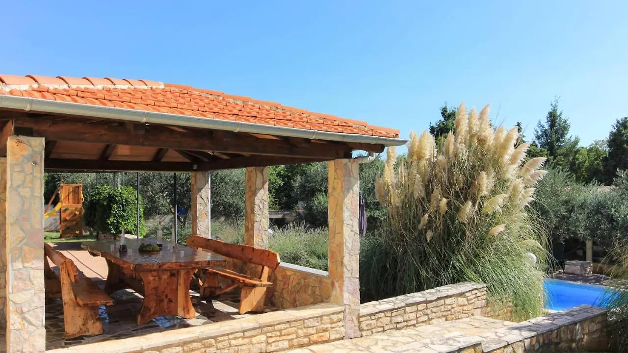 Large Villa Ska With Amazing Private Pool Near The Beach And Town By Wiibuk 普拉