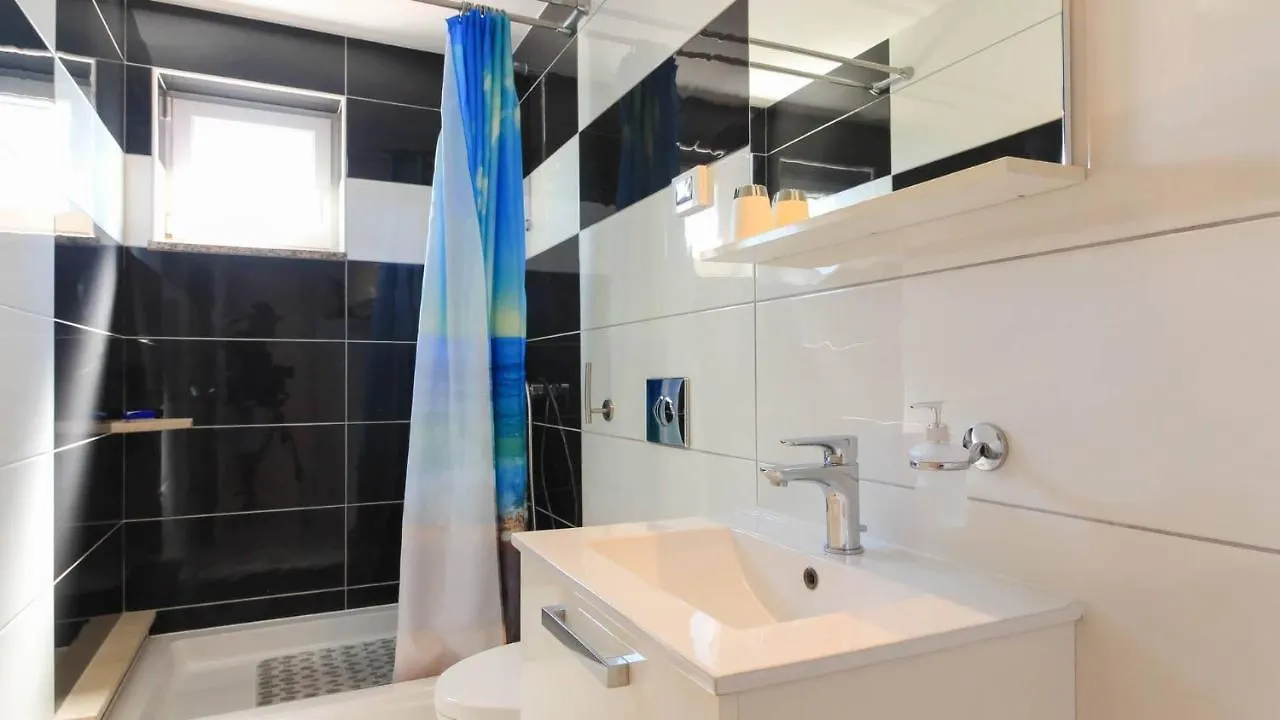 Large Villa Ska With Amazing Private Pool Near The Beach And Town By Wiibuk 普拉 0*,