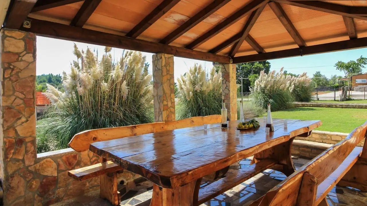Large Villa Ska With Amazing Private Pool Near The Beach And Town By Wiibuk 普拉